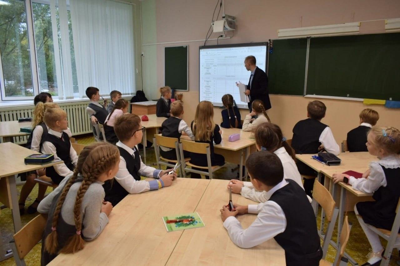 В Год педагога и наставника 10 победителей федерального конкурса лучших учителей получат 200 тысяч рублей.