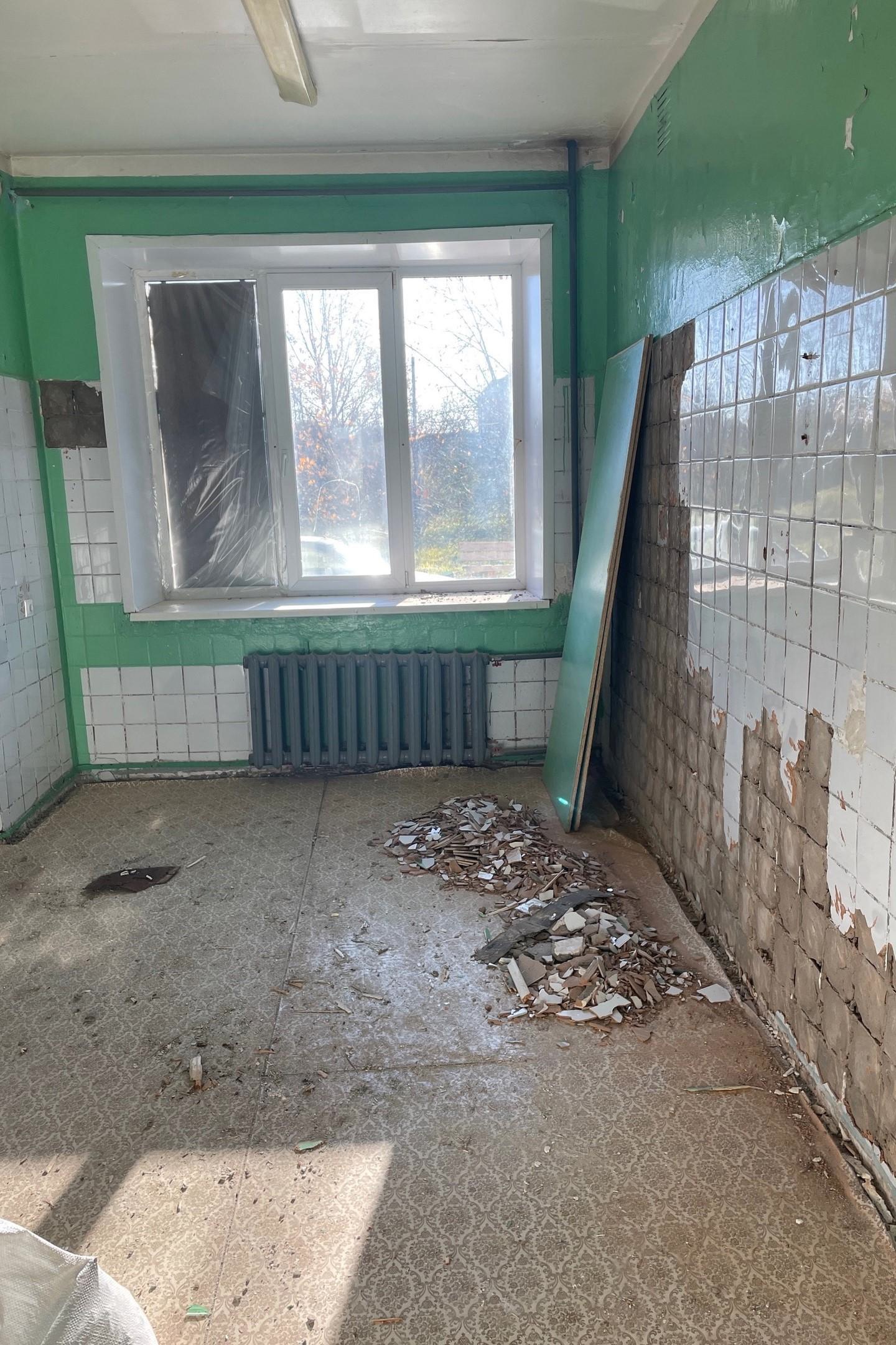 В инфекционном отделении районной больницы поселка Вохтога продолжается капитальный ремонт.