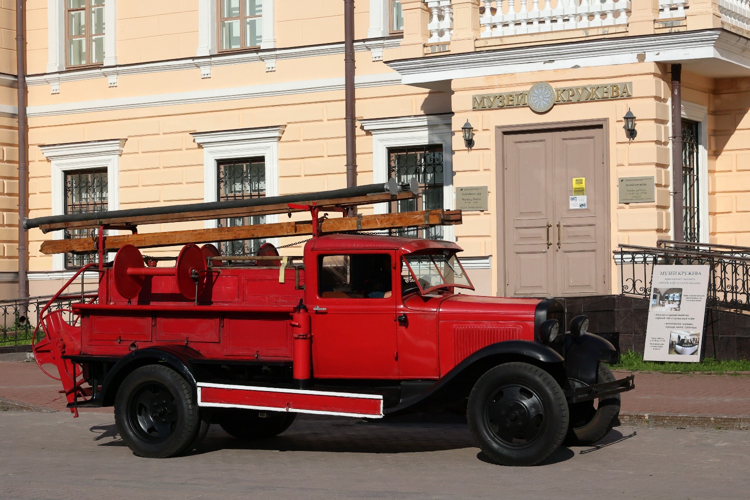 Противопожарная служба Вологодской области отмечает юбилей со дня создания учреждения.