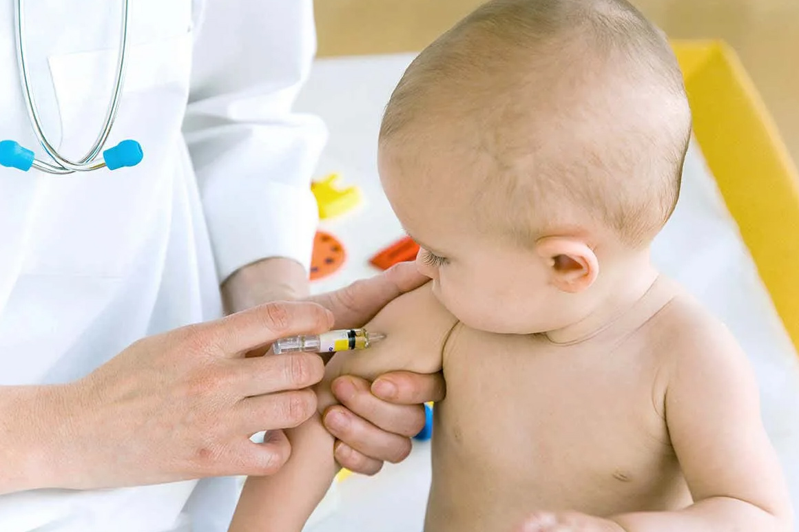 Вакцина для профилактики кори, краснухи и паротита у детей поступила в Вологодскую область.