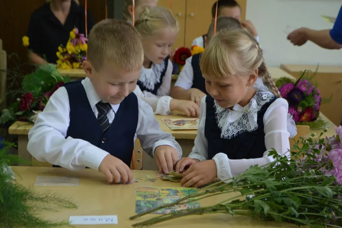 Около 15 тысяч детей получат наборы первоклассника от Правительства Вологодской области в 2024 году.