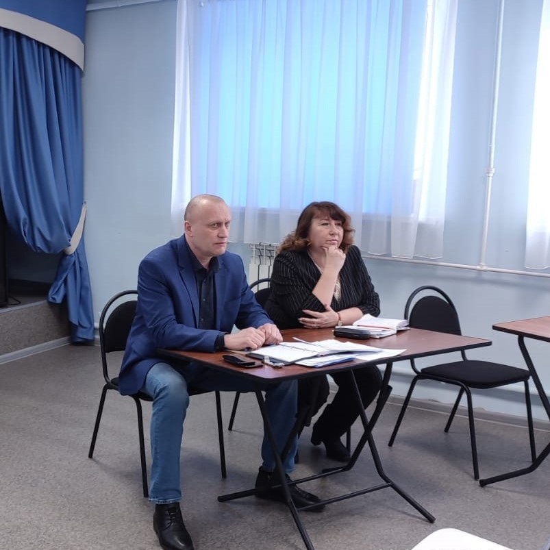 Глава Грязовецкого округа, Сергей Фёкличев, встретился с жителями Юровского территориального управления.