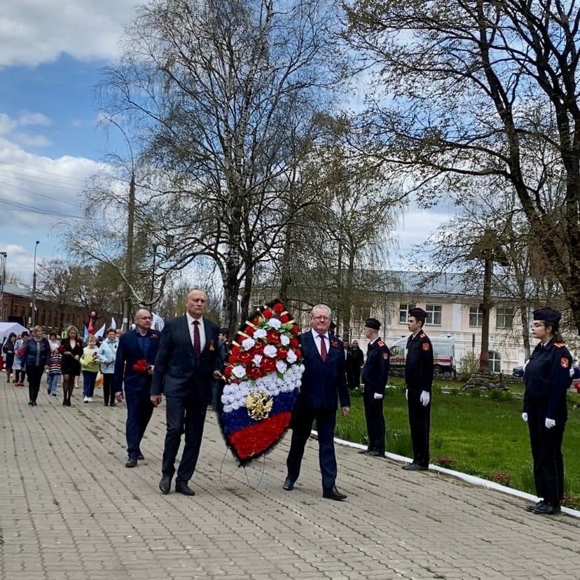 В Грязовце торжественный митинг открылся поздравлениями с Днём Победы.