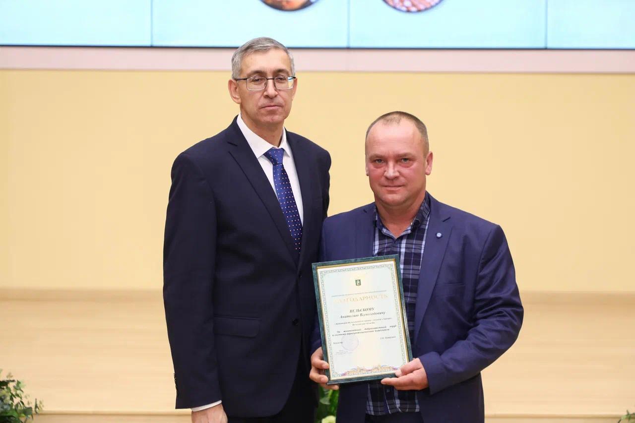 Лучших тружеников и предприятий сельского хозяйства Грязовецкого округа наградили в Правительстве области.