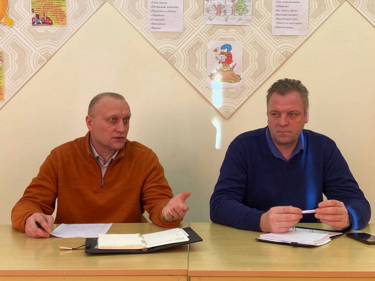 Глава Грязовецкого округа Сергей Фёкличев встретился с жителями посёлка Вострогский.