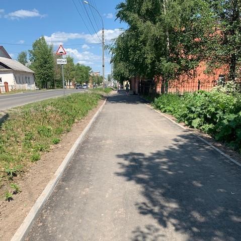 Тротуар в Грязовце отремонтирован.