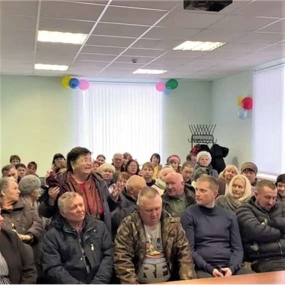 Глава Грязовецкого округа, Сергей Фёкличев, провёл встречу с жителями Комьянского территориального управления.